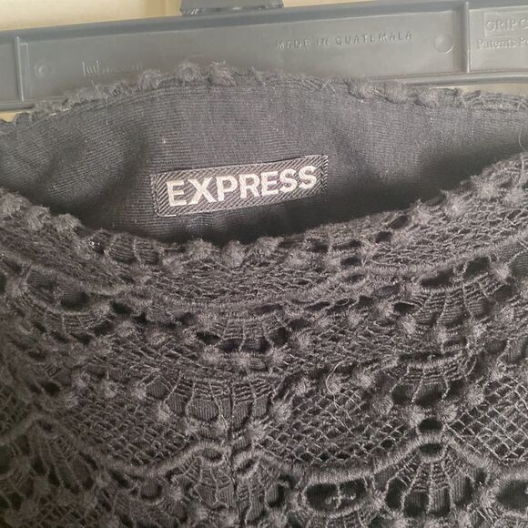 Express. Beautiful Crochet lace shorts with zipper & latch on side. Woman’s 10. - Picture 5 of 5